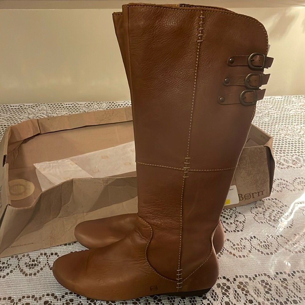 Born leather boots size 8M color is whiskey